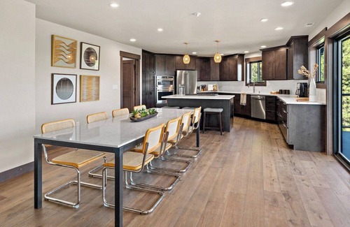 Cle Elum House | 7 Bd, Swim Spa, Game Room, Sleeps 24!