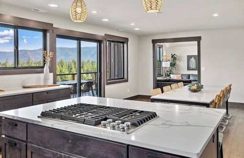 Cle Elum House | 7 Bd, Swim Spa, Game Room, Sleeps 24!