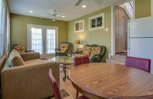 Country Club Estates House | 7 Bed/4.5 Bath, 3 1/2 blocks to beach - Great location