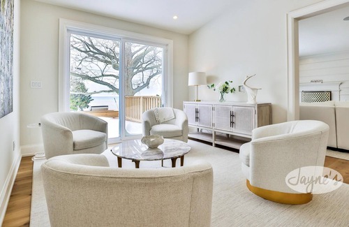 Louth Cottage | 7 bed 7 bath, Lakehouse on Lake Ontario! Pool, Hot tub, 5 acres!