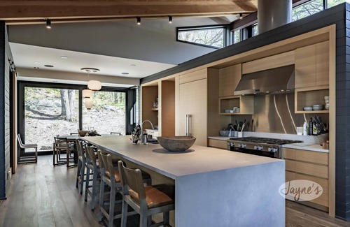 Torrance Cottage | 7 bed - 8 bath cottage with luxury and privacy on Lake Muskoka