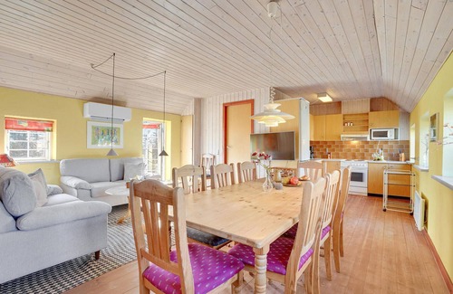 Sundhuse House | 7 bedroom nice home in Ulfborg