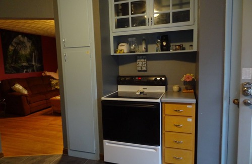 Kutzky Park House | 7 blks Mayo Gonda 8 blks St Marys 3 Bed Main Floor