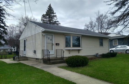 Kutzky Park House | 7 blks Mayo Gonda 8 blks St Marys 3 Bed Main Floor