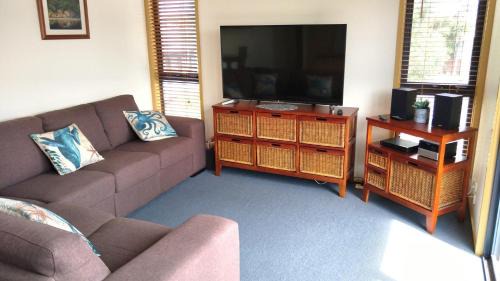 Cowes House | 7 Matthew Court, Cowes