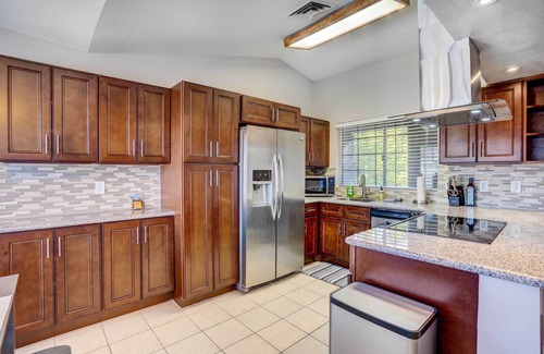 Chandler Condo | 7 Mi to Dtwn Chandler: Pet-Friendly Condo w/Pool