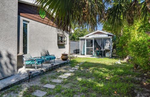 Sun Bay South Apartment | 7 Mi to Dtwn Studio with Screened Porch in Tampa