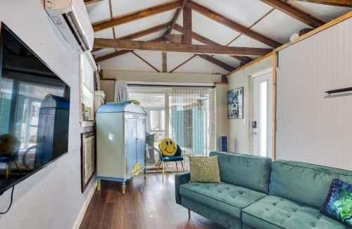 Sun Bay South Apartment | 7 Mi to Dtwn Studio with Screened Porch in Tampa