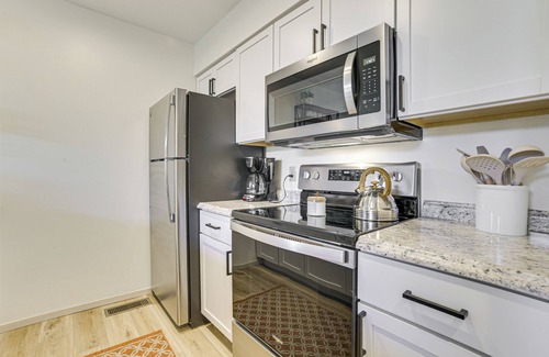 Harbor Springs Condo | 7 Mi to Dwtn - Family Condo in Harbor Springs!