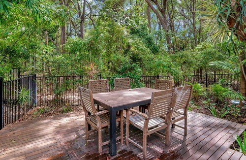 Rainbow Beach House | 7 Naiad Court - Rainbow Shores. Swimming Pool and Walk To Beach. Aircon. Wi-Fi.