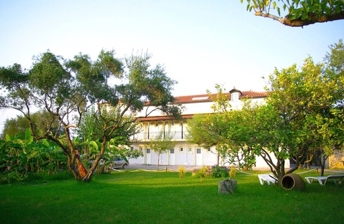 Neromilos Apartment | 7 Seaview Studios 150 meters from the Sea + 6000 sq.m2 garden (14 to 19 persons)