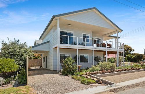 Encounter Bay House | 7 Tabernacle Road Encounter Bay - Linen Included