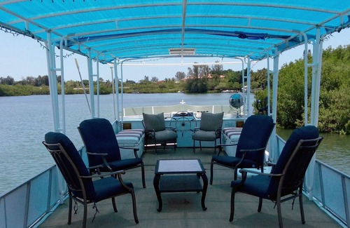 Osprey House | 70-Foot Houseboat, Secluded Beach, Onsite Bikes & Golf carts to tour the Key!
