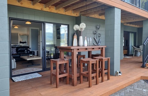Coromandel House | 70 meters to Beach/Boat Ramps - Harbour Views/Internet/Smart TV's/Pet Friendly