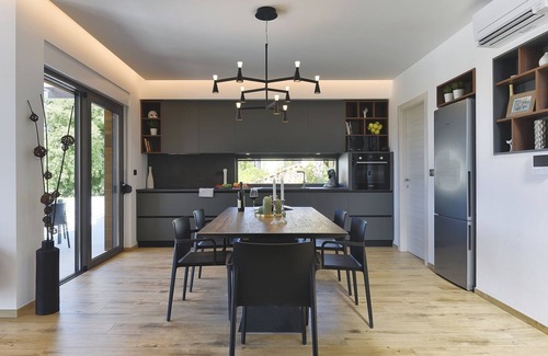 Pomer House | 700 metres to the beach with private pool, WiFi, sea view