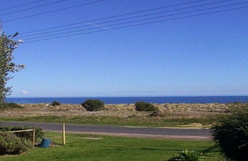 Carrickalinga House | 77 Gold Coast Drive