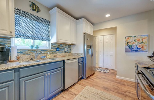 Lawton Woods House | 77 Lawton: Elegant 3 Bedroom Lawton Woods Home. Deck and Fire Pit, NEW Pool
