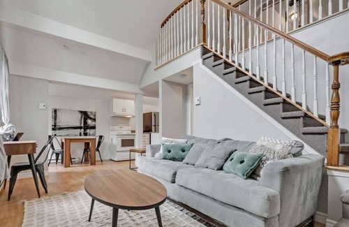 Hull Apartment | 77 rue scott updated · Cheerful Loft in Gatineau