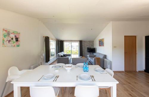 Oisterwijk Ski Chalet | 79, Ruime chalet aan de Kampina