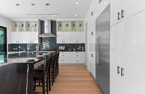 Encino House | 7bed, 6 bath house with pool & jacuzzi, fitness room in terrific Los Angeles