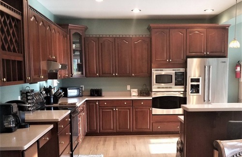 Livingston House | 7BR wf,hot tub,beach,kayaks,public side,pets,special-SPECIAL-book 2;get 1 free,