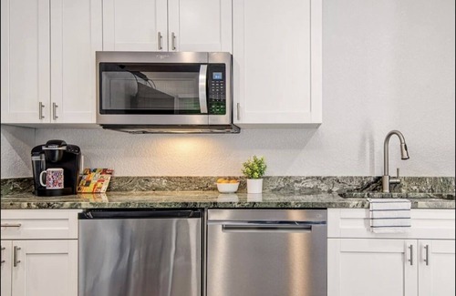 Safety Harbor Cottage | 7C Newly Renovated 1 Bedroom with Kitchenette