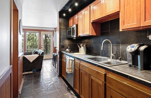Southern Crossing House | 7th Mtn Resort Condo, Access to Pool/Hot Tubs and great resort amenities!