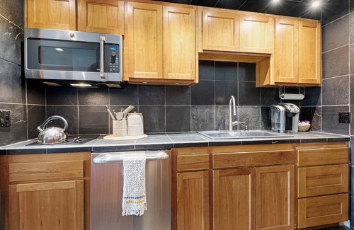 Southern Crossing House | 7th Mtn Resort Condo, Access to Pool/Hot Tubs and great resort amenities!