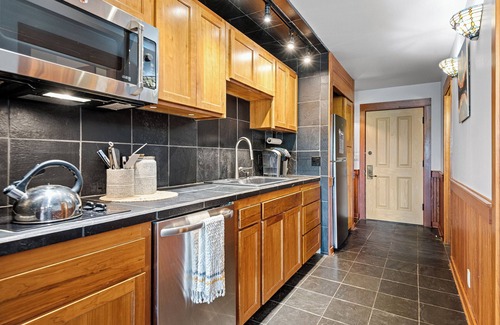 Southern Crossing House | 7th Mtn Resort Condo, Access to Pool/Hot Tubs and great resort amenities!
