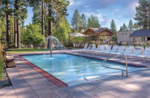 Bend Apartment | 7th Mtn Resort "Hotel Suite" 2 -Queen Bds