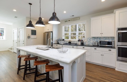 North Forest Beach House | 8 bed, 8F/2H Baths, 5 King Suites, Elevator, Private Pool, 3 min walk to Beach!