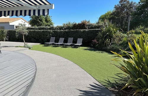 Chateau-d'Olonne Villa | 8 bed detached villa with private pool. Sea within walking distance.