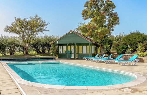 Pattiswick Cottage | 8 bedroom accommodation in Pattiswick, near Coggeshall