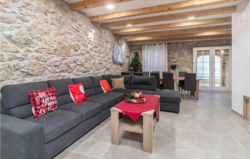 Tribalj House | 8 Bedroom Cozy Home In Tribalj