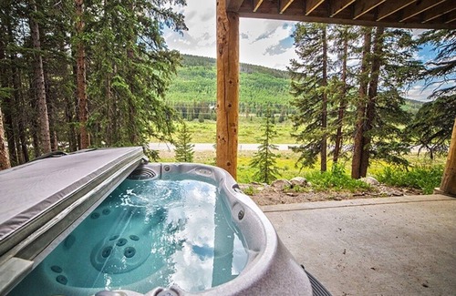 Blue River House | 8 Bedroom Luxury Home! 2 Private Hot Tubs!