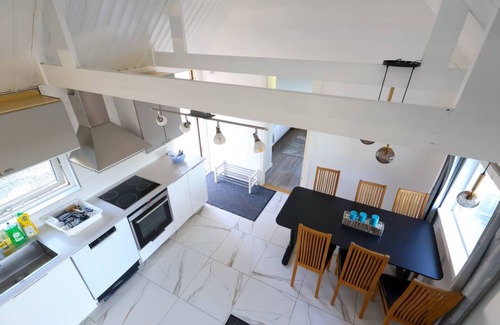 Molnlycke Apartment | 8 Beds Workers Dream Home - Free Parking - Wifi
