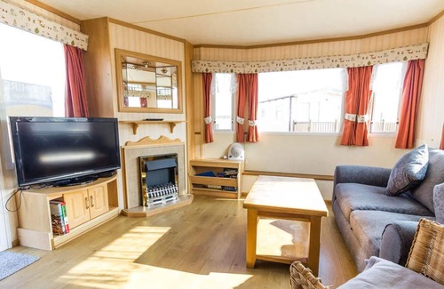Lowestoft House | 8 berth caravan for hire by the beach & many attractions in Suffolk ref 40093ND