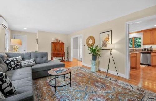 Orleans House | 8 Harbor Hill Drive Orleans - A Change of Pace