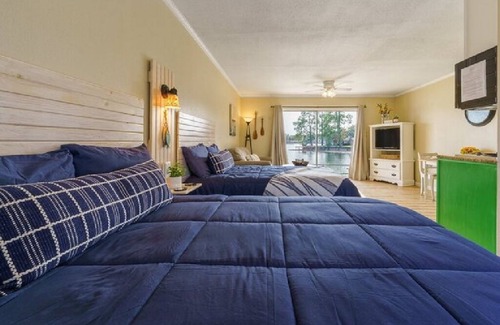 Hot Springs Hotel | #8 Main Channel - Double Bed Room (adjoining)