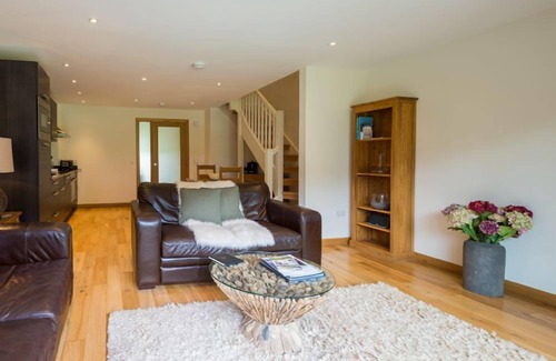 Kenmore Cottage | 8 Maxwells - sleeps 2 guests in 1 bedroom