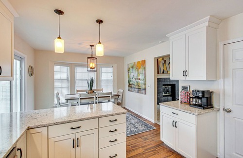 Overland Park House | 8 Mi to Dtwn Overland Park: Townhome w/Yard!