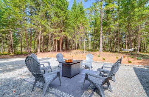 Athol Apartment | 8 Mi to Farragut State Park Wooded Cabin Escape!