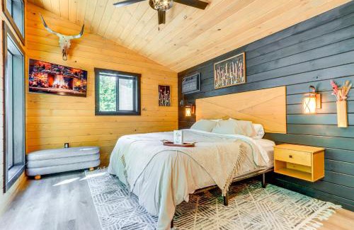 Athol Apartment | 8 Mi to Farragut State Park Wooded Cabin Escape!