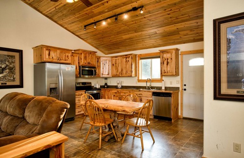 Lazy Acres Cabin | 8 miles from Yellowstone! Large Covered Porch, Gas BBQ, Smart TV, Next To Creek
