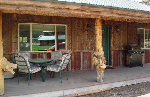 Lazy Acres Cabin | 8 miles from Yellowstone! Large Covered Porch, Gas BBQ, Smart TV, Next To Creek