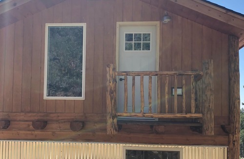 Rapid City Cabin | 8 miles to Mount Rushmore - Sleeps 2 to 6