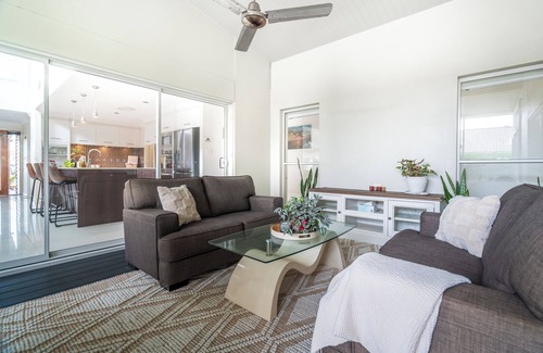 Port Macquarie House | 8 min to beach, Sleeps 12 + Pets