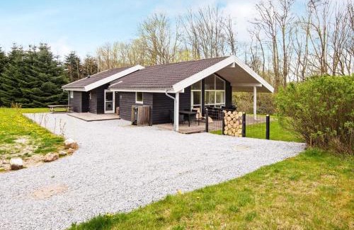 Mommark Strand House | 8 person holiday home in Sydals