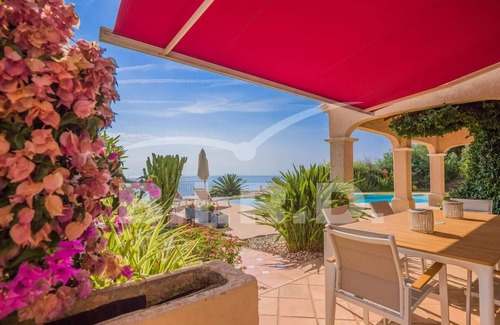 Plage de la Garonnette House | 8-person villa with panoramic view close to the beach