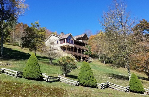 Blowing Rock House | 80 mile view, 4100 ft elevation, pool table, hot tub, fire pit, large rooms